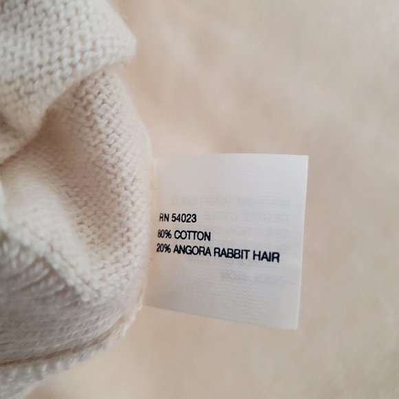 Vintage Gap cream angora sweater with large keyhole ribbon closure size L - Picture 6 of 6